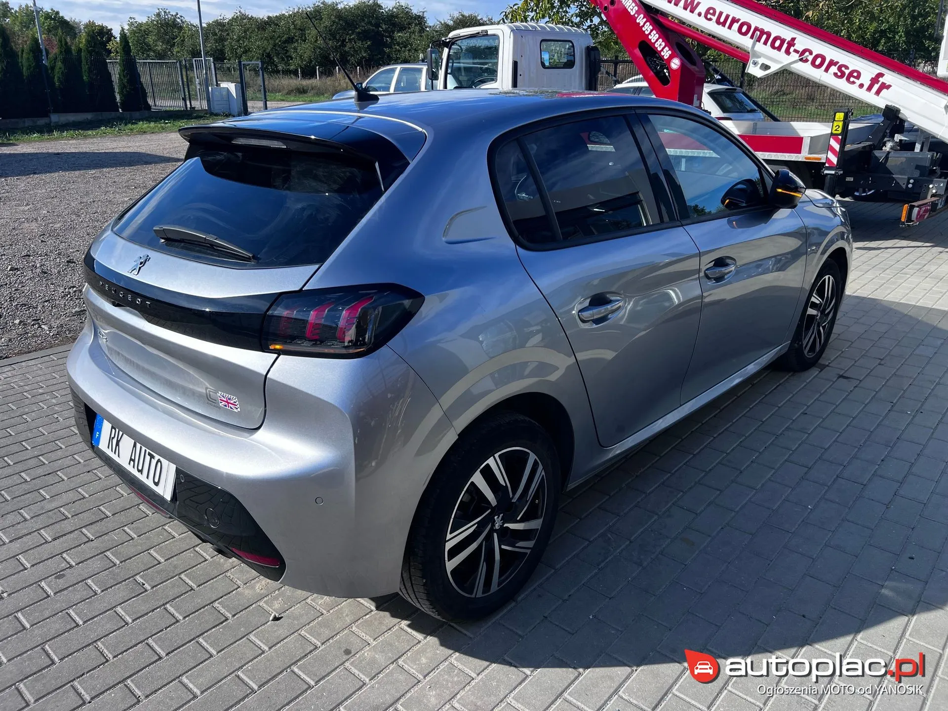 Peugeot 208